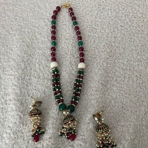 Indian / pakistani kundan necklace and jewellery set.